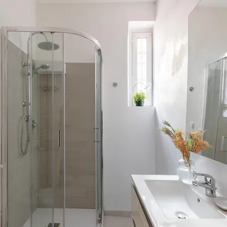 Iflat Spanish Steps Elegant Апартаменты *